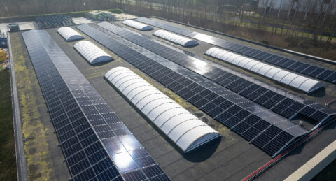 Nieuwe onderconstructie maakt ongeschikte daken toch geschikt voor zonnepanelen