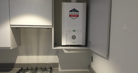 4 apparaten voor gasloos warm tapwater in keuken en badkamer