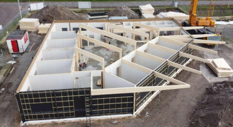 Kabinet: helft woningen moet industrieel worden gebouwd