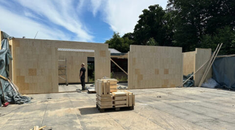 Deze woonwijken krijgen maar één elektriciteitsaansluiting; het zijn zelf energiecentrales