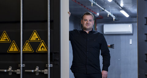 Dura Vermeer voorziet bouwplaatsen van brandveilige opslag lithium-ion batterijen