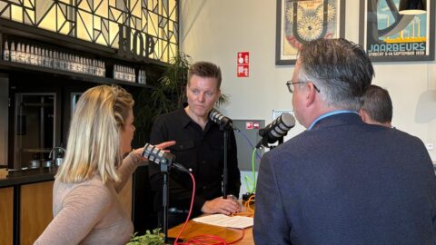 ‘Fabrieksbouwers vecht elkaar de tent niet uit, maar werk samen’