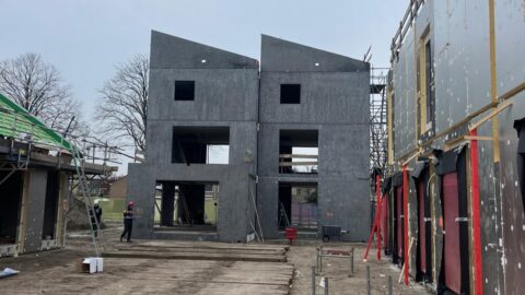 De eerste cement-arme betonnen huizen staan in Roosendaal: ‘Een doorbraak, maar de telefoon staat nog niet roodgloeiend’
